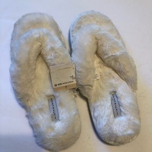 14&Union sleeves size large NWT faux fur white super cute